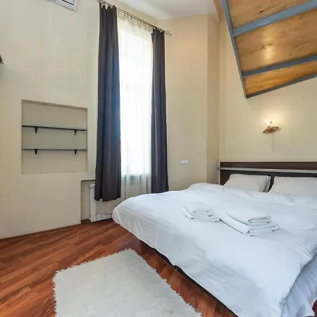 Comfortable On Mikhaylovskiy Lane Apartment Kyiv