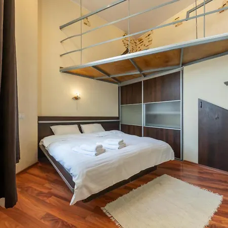 Апартаменты Comfortable On Mikhaylovskiy Lane *