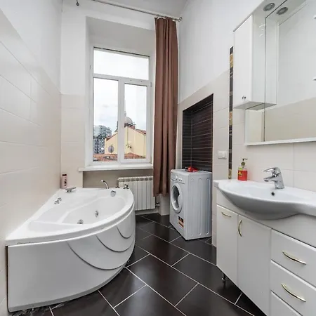 Comfortable On Mikhaylovskiy Lane Apartment Kyiv